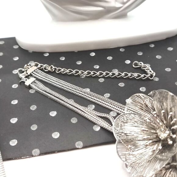 New ZARA cascading flowers choker necklace in silver - Picture 8 of 12